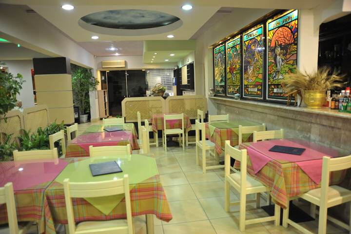 Dining 33 of 43