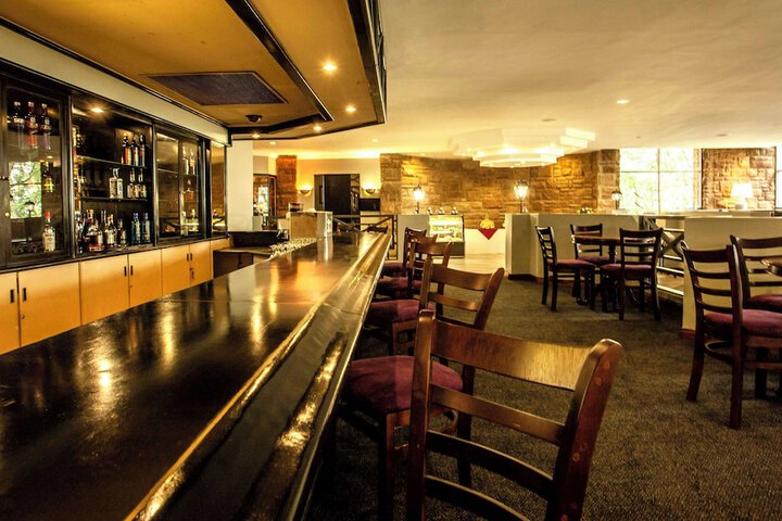 Lounge 49 of 74
