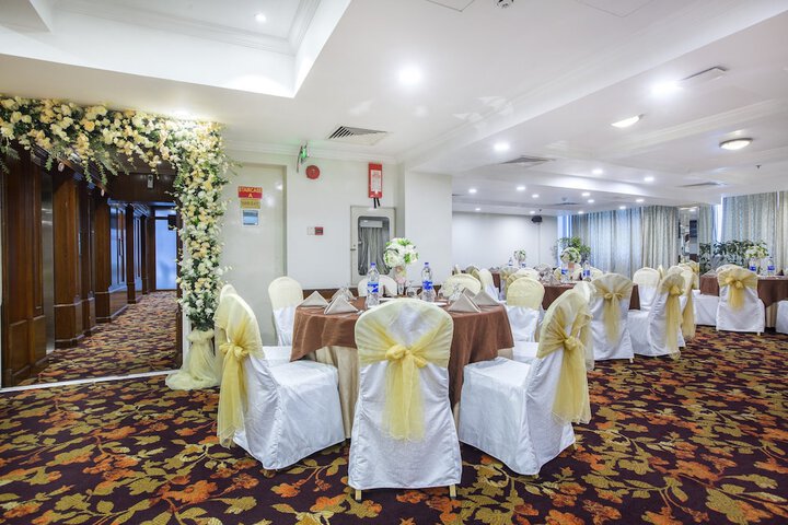 Ballroom/Hall 228 of 258