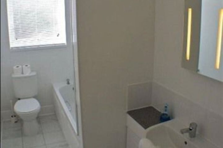 Room 5 of 17
