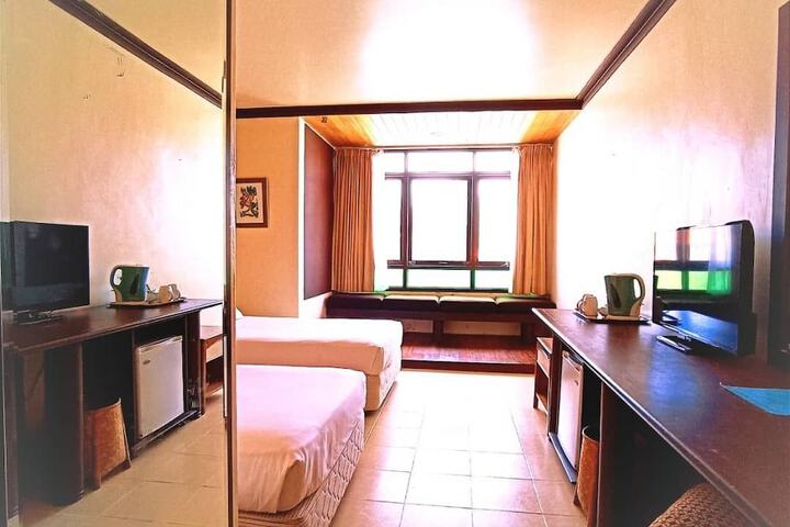 Room 9 of 42