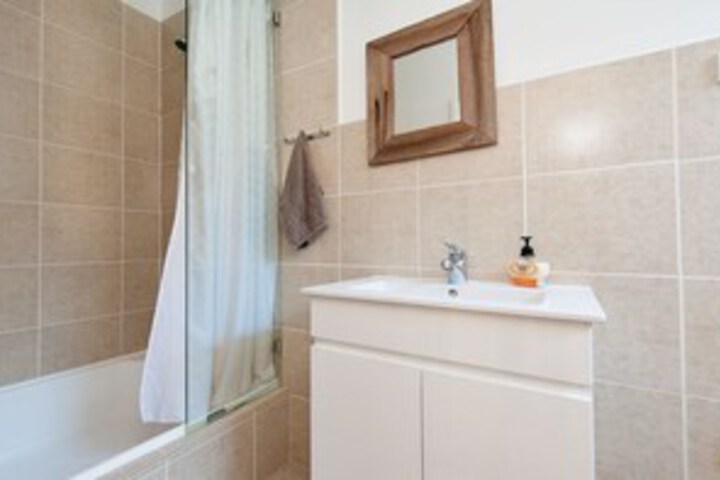 Room 9 of 20