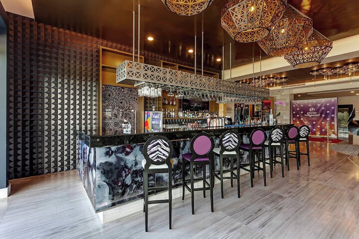 Lounge 208 of 261