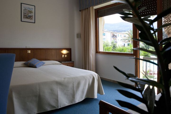 Room 10 of 43