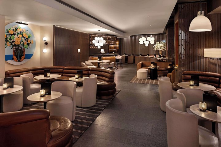 Lounge 106 of 117