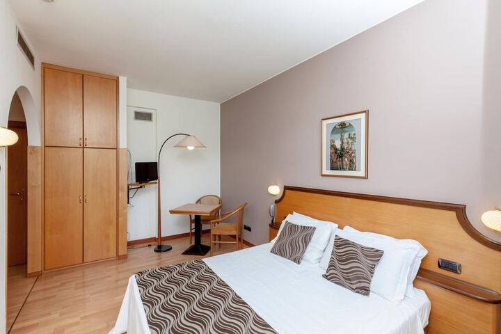 Room 15 of 63