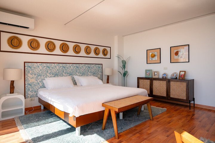 Room 8 of 22