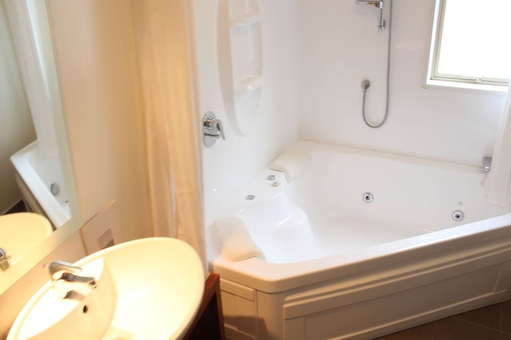 Jetted tub