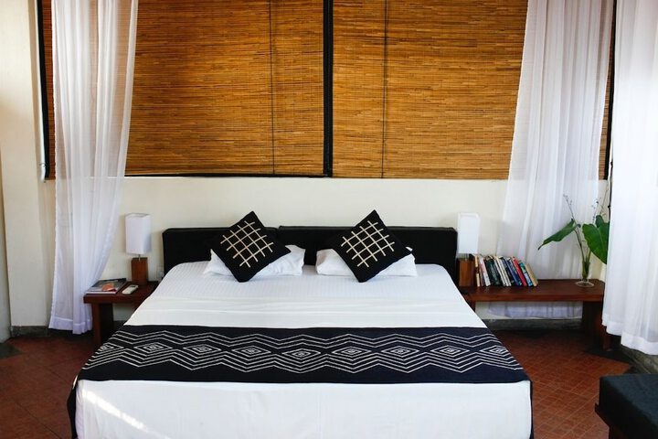 Room 6 of 44