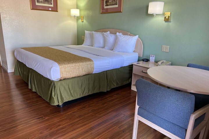 Room 14 of 36