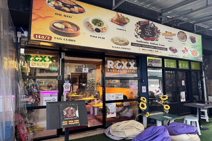 Roxx Social Hostel Cafe & Bistro