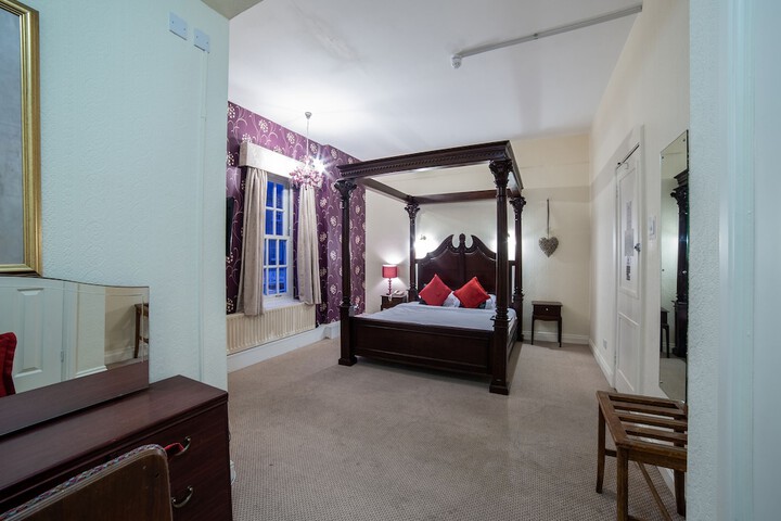 Room 5 of 36