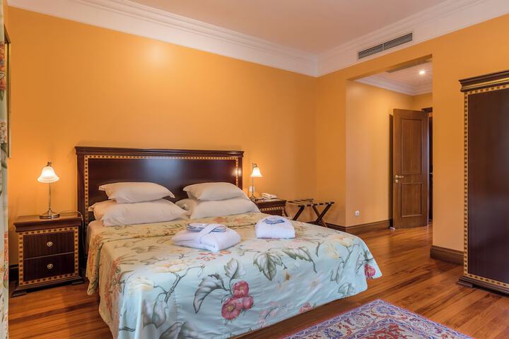 Room 4 of 29