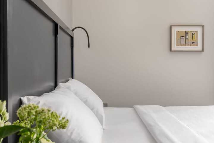 Room 4 of 68