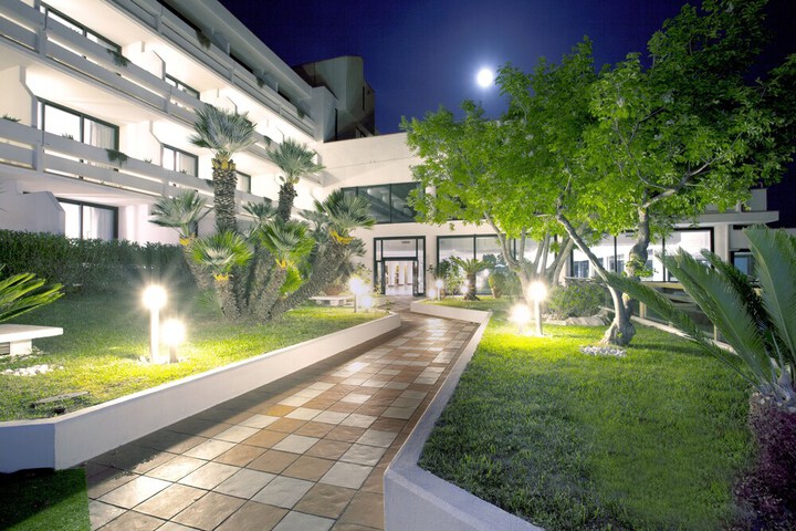 Hotel Exterior 115 of 143
