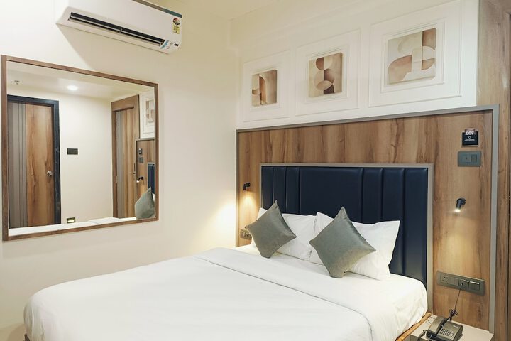 Room 14 of 76