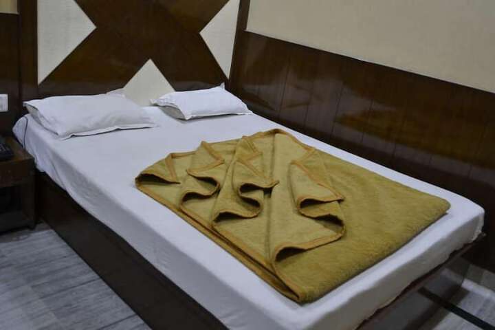 Room 5 of 12