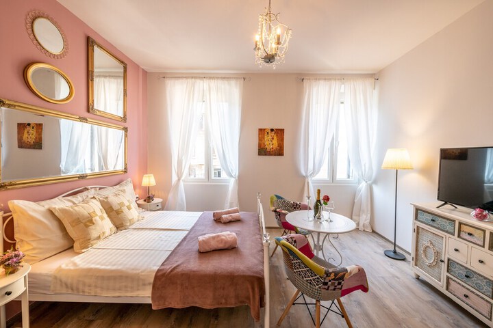 Room 10 of 47