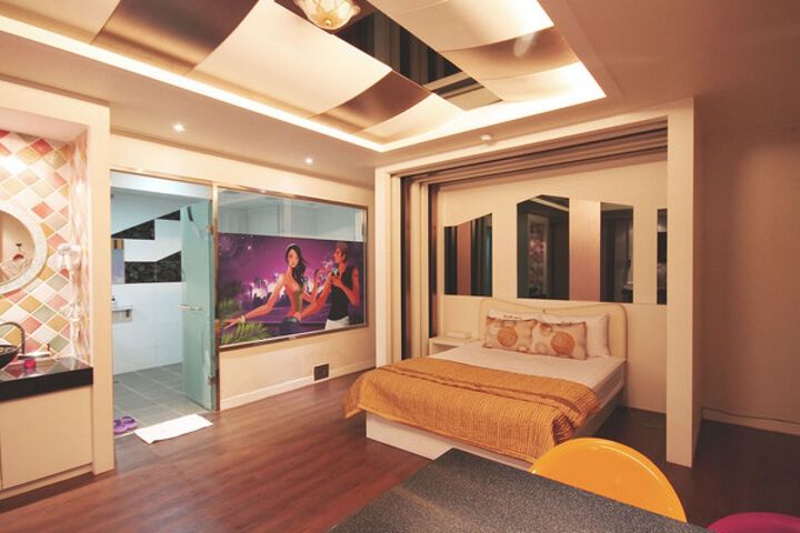 Room 14 of 25
