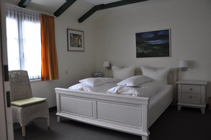 Room 10 of 63