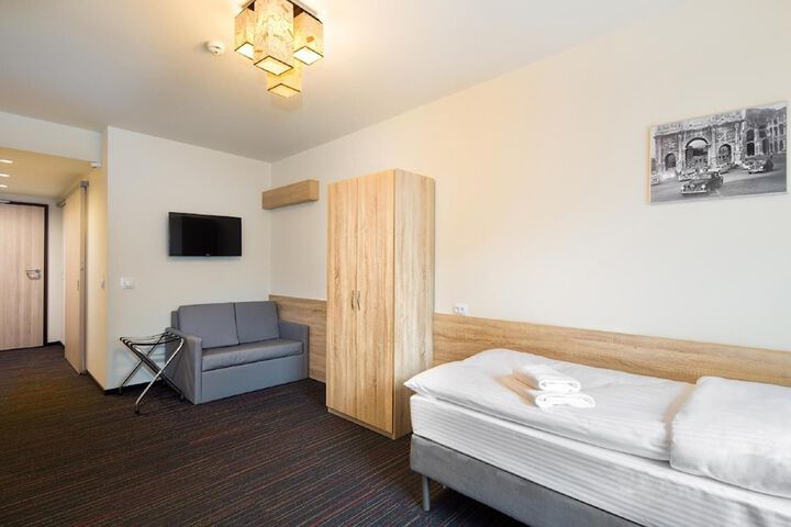 Room 21 of 38