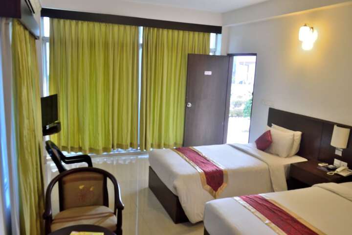 Room 9 of 48