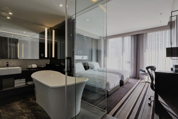 Room 53 of 82