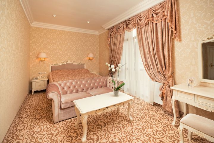 Room 4 of 33