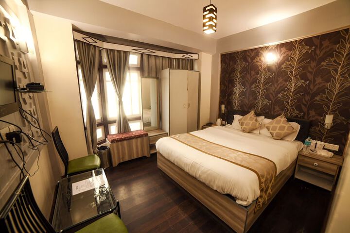 Room 15 of 32