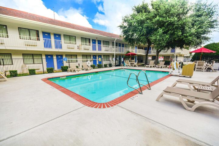 Hotel Pool