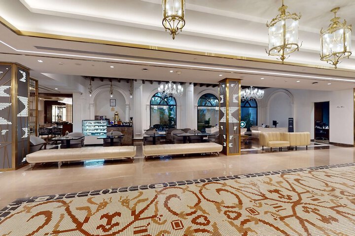 Entrance & Lobby
