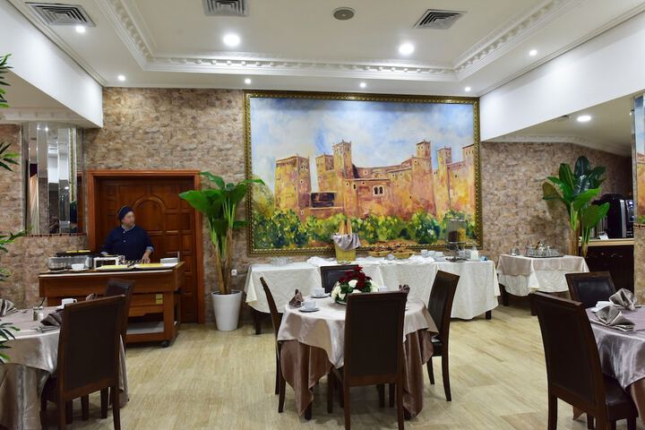 Dining 20 of 23