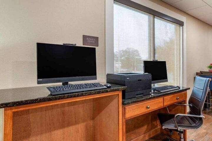 Business Center 31 of 41