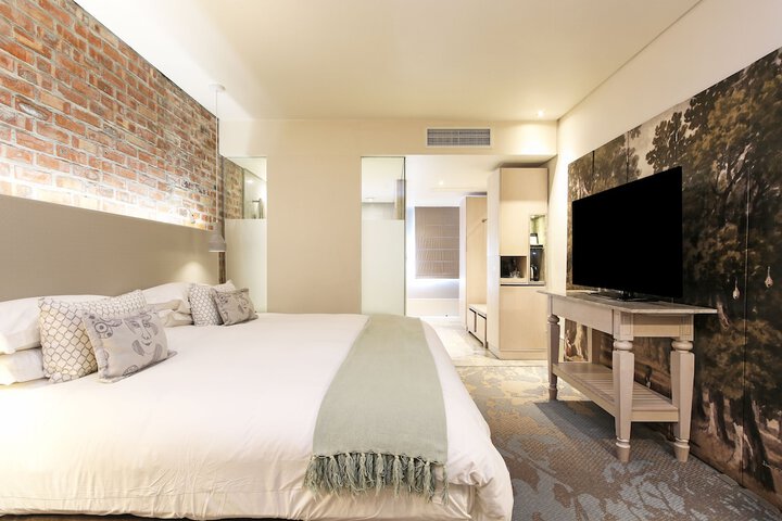 Room 25 of 172