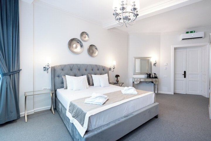 Room 22 of 208