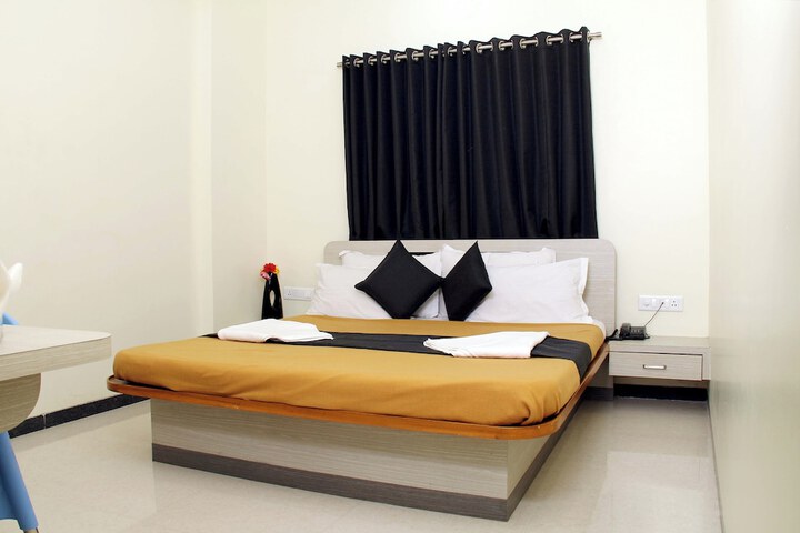 Room 2 of 17