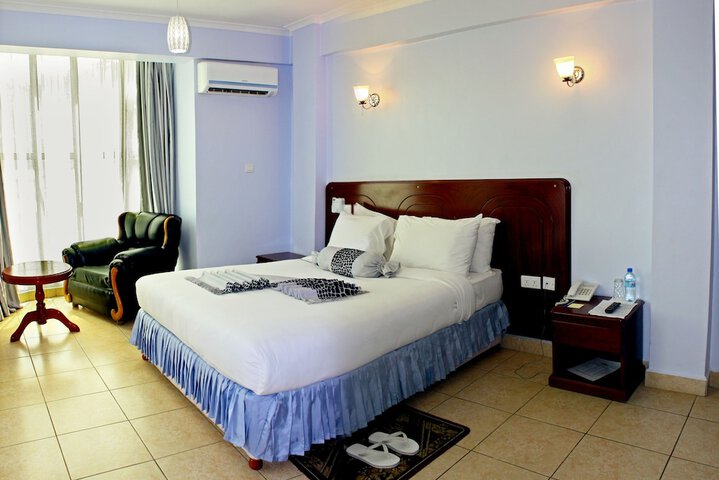Room 15 of 143