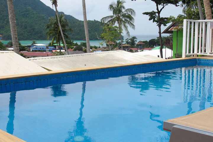 Hotel with Pool