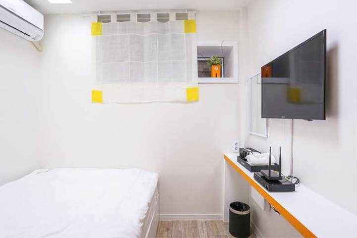 Room 7 of 60
