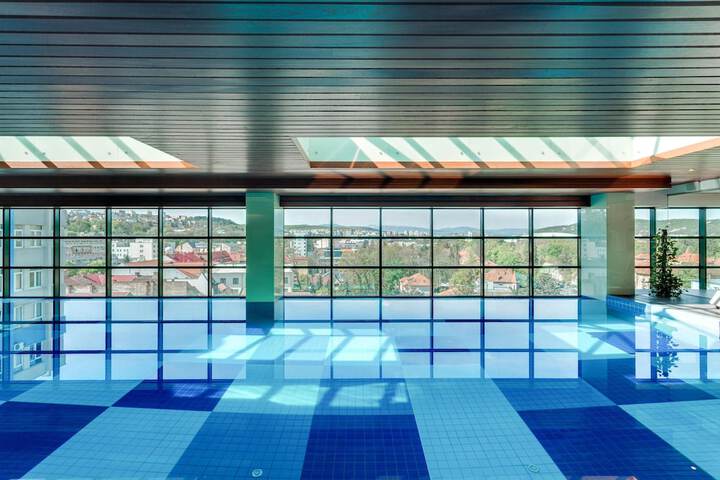 Pool 44 of 86