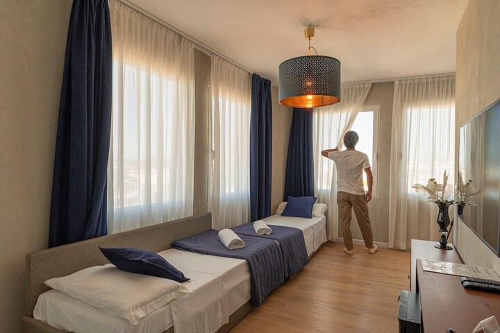 Room 32 of 104