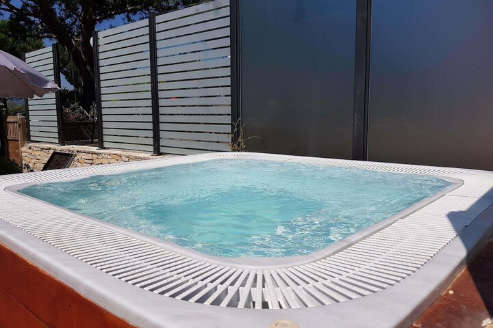 Pool 24 of 77