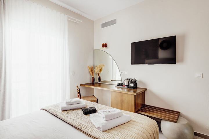 Room 12 of 193