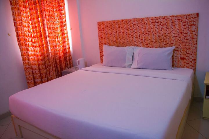 Room 10 of 34