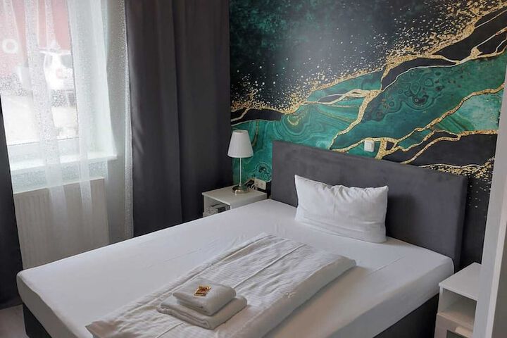 Room 13 of 70