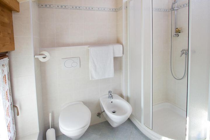 Room 15 of 19