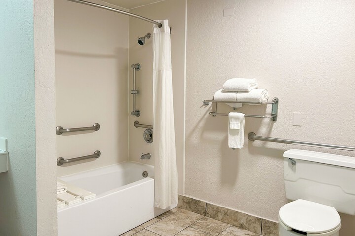 Room 15 of 28