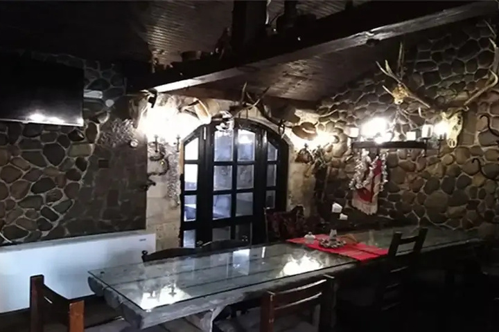 Dining 7 of 9