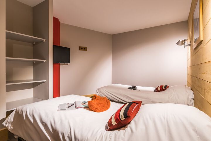Room 6 of 30