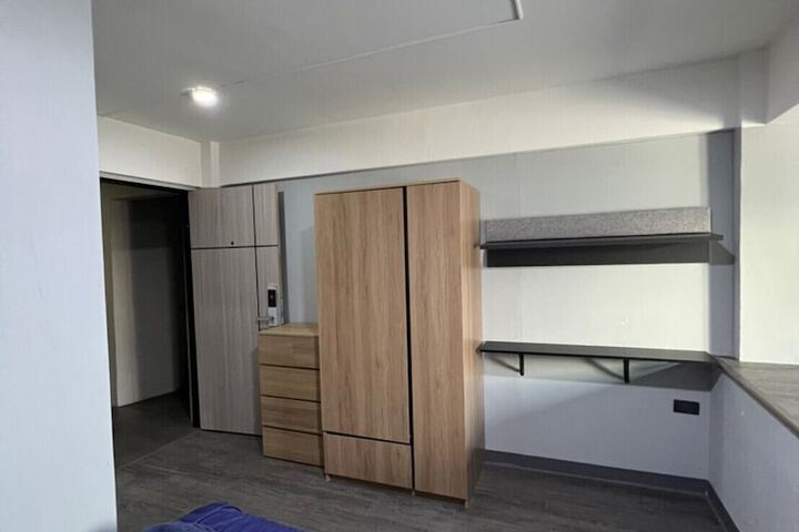 Room 18 of 38